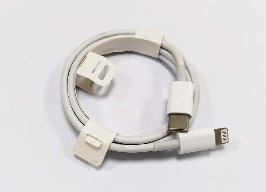 蘋(píng)果充電線生產(chǎn)廠家，聯(lián)鑫德誠(chéng)數(shù)據(jù)線定制工廠