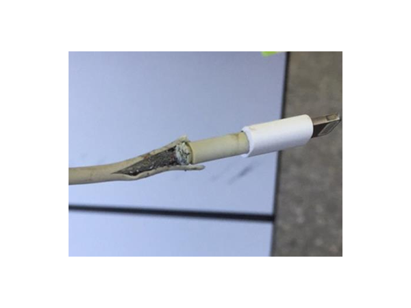 蘋(píng)果數(shù)據(jù)線(xiàn)易損壞是什么原因呢